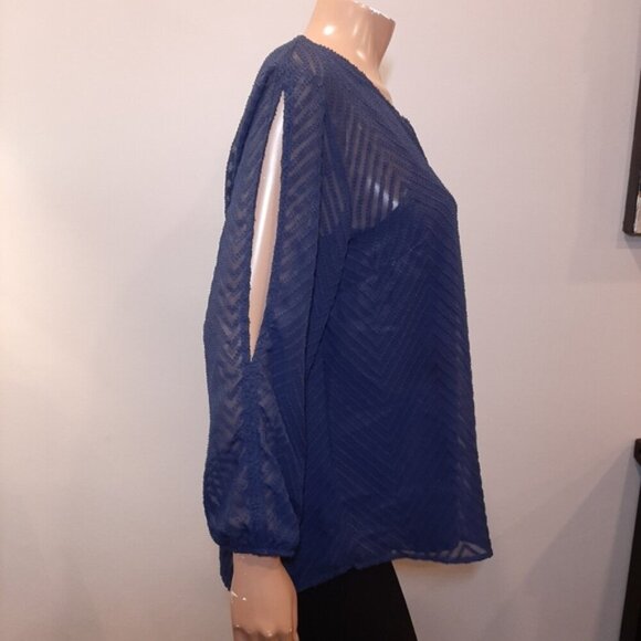 3/$20 DENVER HAYES Sheer Blouse Textured Long Slit Sleeves Chevron Keyhole Top - Picture 7 of 12